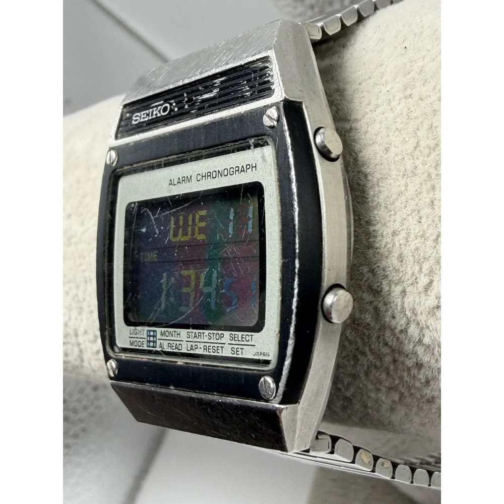 Seiko A359-4010 New Battery Digital LCD Mens Watch 34MM 7.75